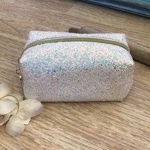 NWT ❤️ Cosmetic Pouch